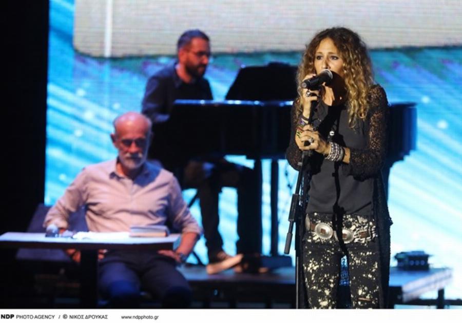 Γέννησε η σύντροφός του Νίκου Καρβέλα: Πατέρας για τρίτη φορά στα 70 του