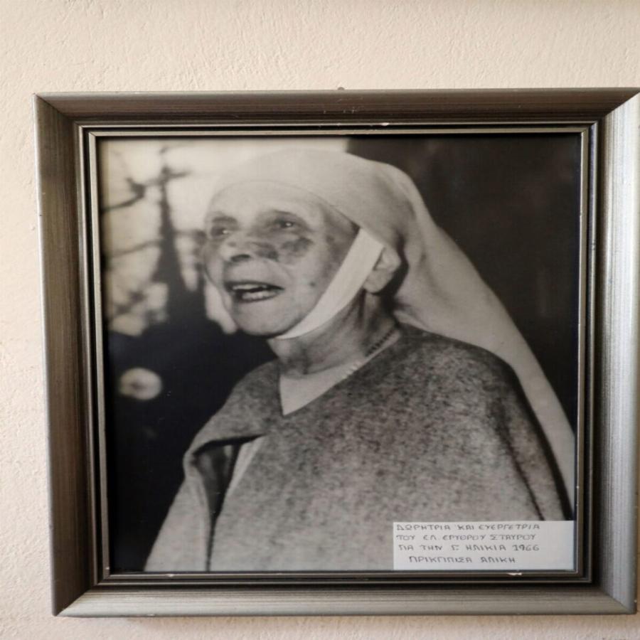 Πριγκίπισσα Αλίκη: Σπάνιο φωτογραφικό υλικό από τη βίλα και τα προσωπικά αντικείμενα της μητέρας του Φιλίππου