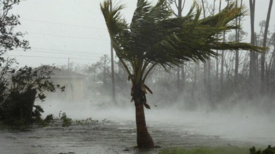 Τυφώνας Μalakas με 200.000χλμ: Χτυπάει τις Φιλιππίνες, χαμός στο Twitter