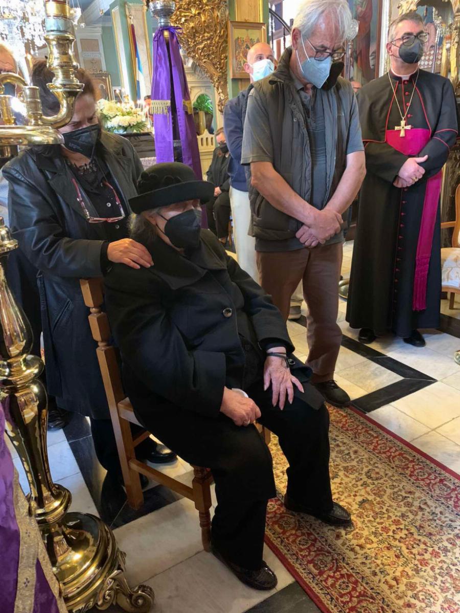 Θρήνος στην κηδεία του 52χρονου αγιογράφου που δολοφόνησε ο 90χρονος γείτονάς του στην Τήνο