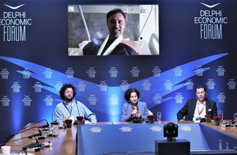 Γιώργος Καπουτζίδης: «Ως γκέι έχω βιώσει έρωτες ωραίους, σχέσεις, χωρισμούς αλλά δεν μπορώ να τα διηγηθώ»