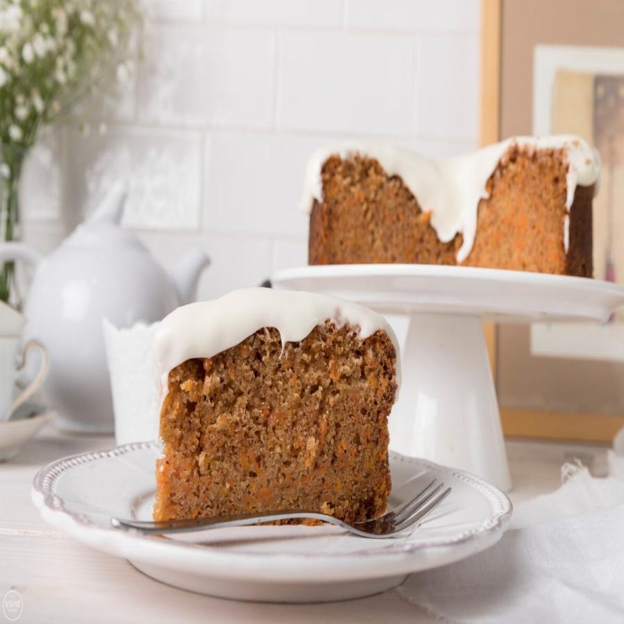 Αφράτο κέικ καρότου: Εύκολη συνταγή, χωρίς μίξερ και πεντανόστιμο