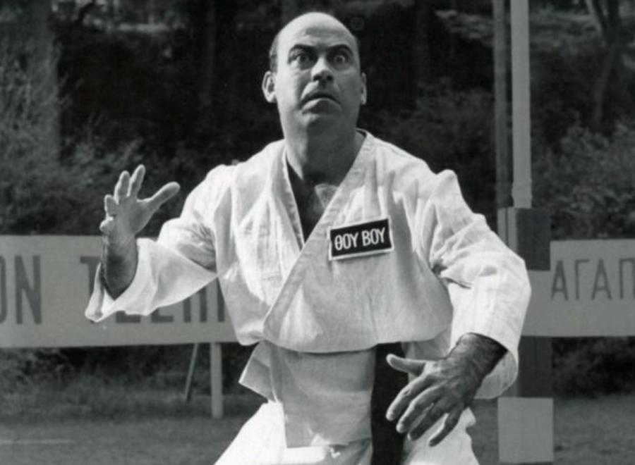 Θανάσης Βέγγος: Ο πιο αγαπημένος Έλληνας κωμικός, η καριέρα, οι μεγάλες επιτυχίες και η αποθέωση στην Επίδαυρο