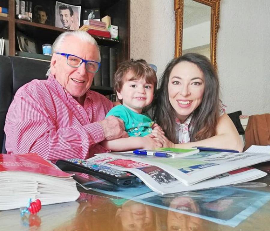 Δέκα διάσημοι Έλληνες που έγιναν μπαμπάδες σε προχωρημένη ηλικία