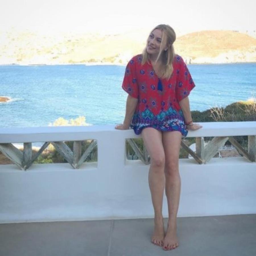 Εξοχικό στην Αίγινα: Το μαγευτικό σπίτι του Αθερίδη και της Καρύδη δίπλα στην Αθήνα