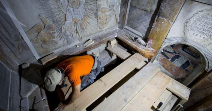 «Ήμουν ο πρώτος άνθρωπος που μπήκε μέσα στον τάφο του Χριστού. Ναι, μύριζε μύρο παντού»