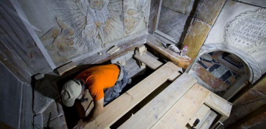 «Ήμουν ο πρώτος άνθρωπος που μπήκε μέσα στον τάφο του Χριστού. Ναι, μύριζε μύρο παντού»