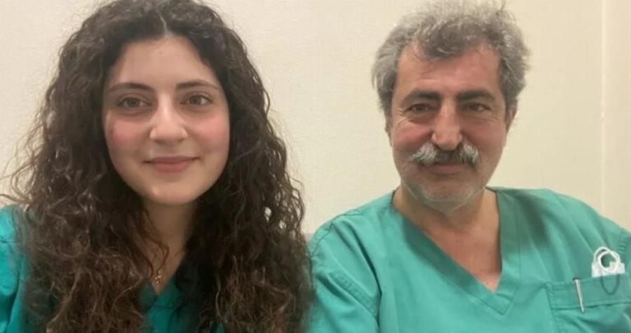 Παύλος Πολάκης: Άφησε για λίγο την πολιτική και παραδίδει μαθήματα ανατομίας στην κόρη του