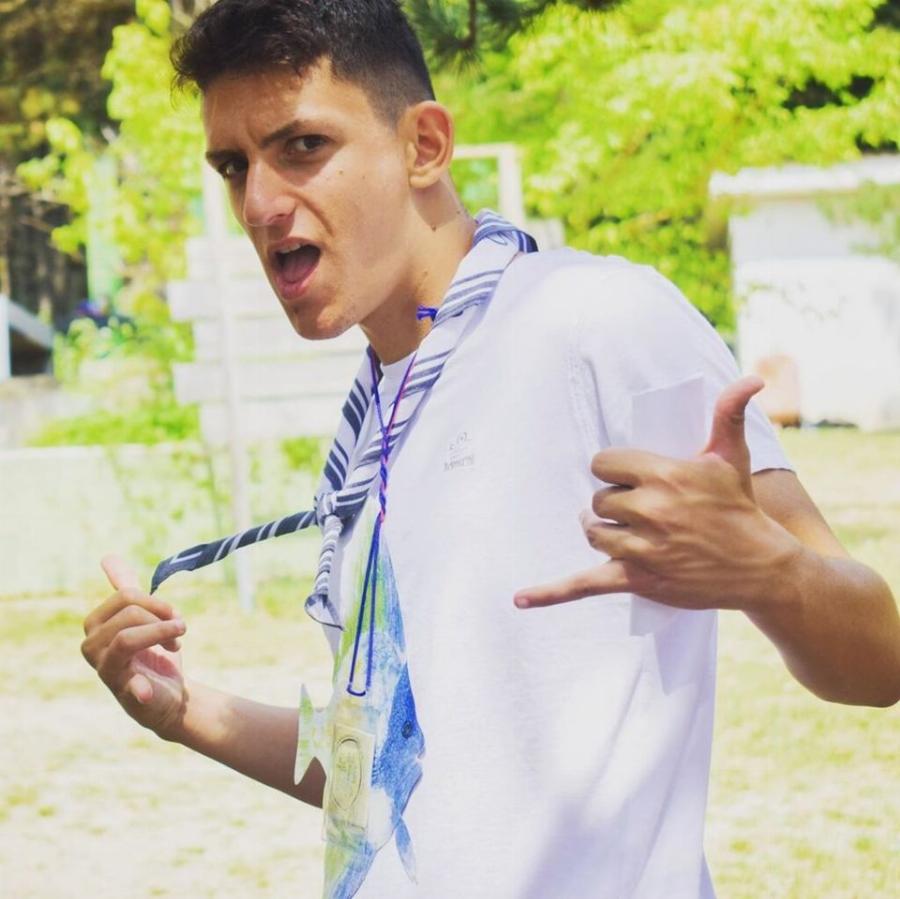 Θάνος Καλλίρης: Ο γιος του, Τίτος, έκλεισε τα 21, είναι εξαιρετικά γοητευτικός και μοιάζει στον μπαμπά του