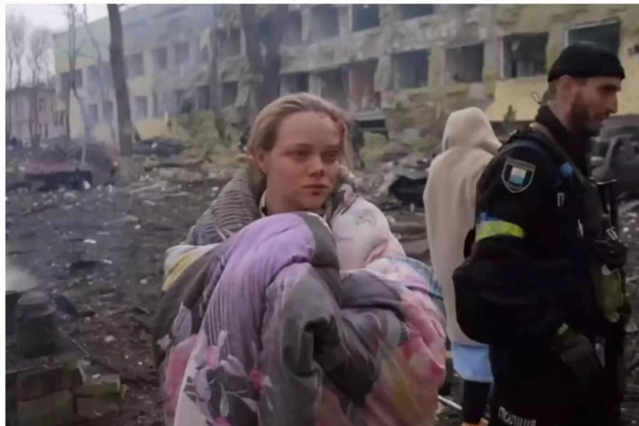 Η έγκυος δηλώνει από την Ρωσία: «Δεν έγινε αεροπορική επιδρομή στη Μαριούπολη»