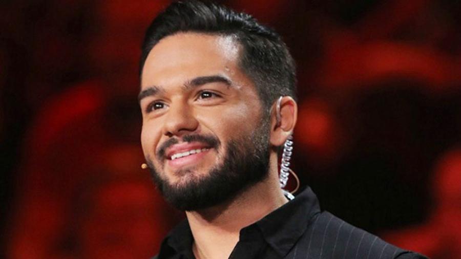 Χρήστος Μάστορας: Τα δύσκολα παιδικά χρόνια, οι μεγάλες επιτυχίες και όσα δεν γνώριζες για τον τραγουδιστή