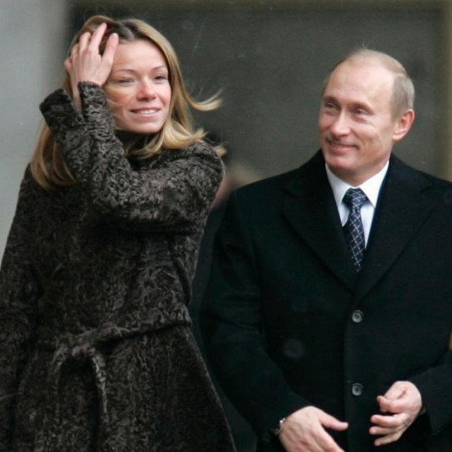 Πόλεμος στην Ουκρανία: “Οι μυστηριώδεις κόρες του Πούτιν, τα κρυμμένα περιουσιακά στοιχεία και οι κυρώσεις εις βάρος τους”