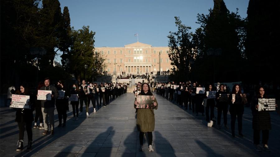 Διαμαρτυρία βίγκαν στο Σύνταγμα: «Να σταματήσει το βάρβαρο» έθιμο του σουβλίσματος του αρνιού»