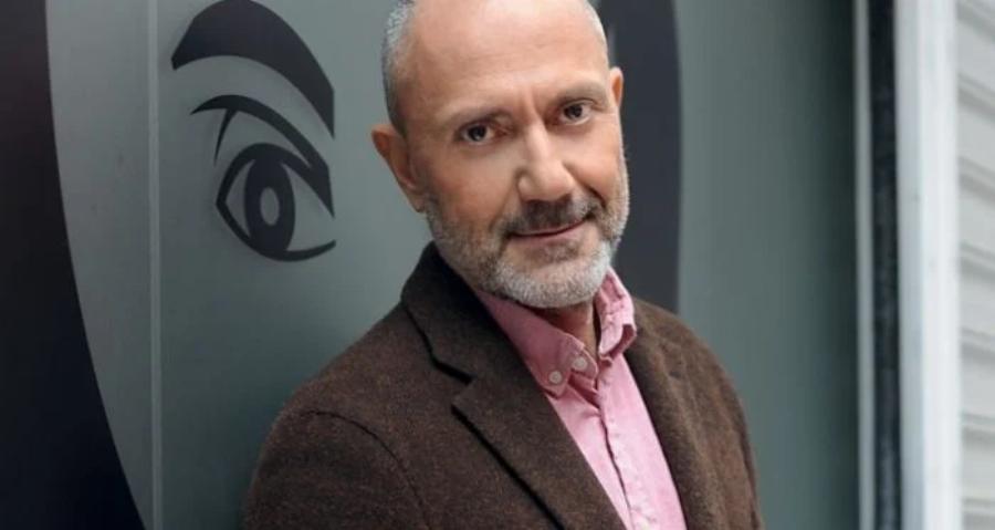 «Ναι είμαι άθεος»: 10 διάσημοι Έλληνες που παραδέχτηκαν δημόσια ότι δεν πιστεύουν στον Θεό