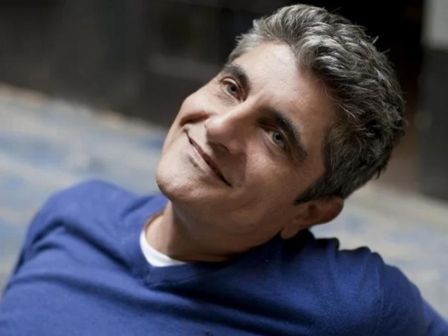 «Ναι είμαι άθεος»: 10 διάσημοι Έλληνες που παραδέχτηκαν δημόσια ότι δεν πιστεύουν στον Θεό