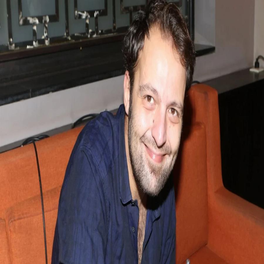 «Ναι είμαι άθεος»: 10 διάσημοι Έλληνες που παραδέχτηκαν δημόσια ότι δεν πιστεύουν στον Θεό