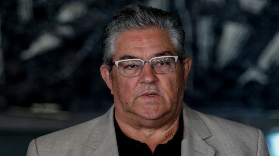 «Ναι είμαι άθεος»: 10 διάσημοι Έλληνες που παραδέχτηκαν δημόσια ότι δεν πιστεύουν στον Θεό