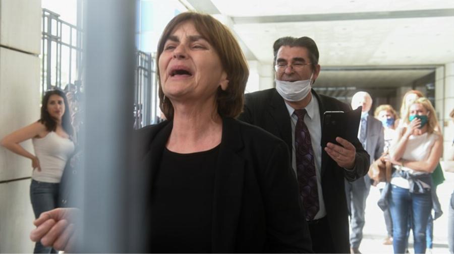 «Είμαστε ψυχικά νεκροί, τα ισόβια να είναι ισόβια. Ηθικοί αυτουργοί οι γονείς τους», είπε ο πατέρας της αδικοχαμένης Ελένης