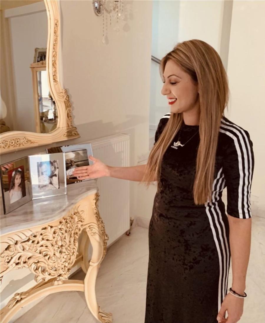 Ελληνίδα έγινε γιαγιά στα 33 και συμβουλεύει: «Μην παντρεύεστε νέες. Σπουδάστε, ζήστε, δουλέψτε»