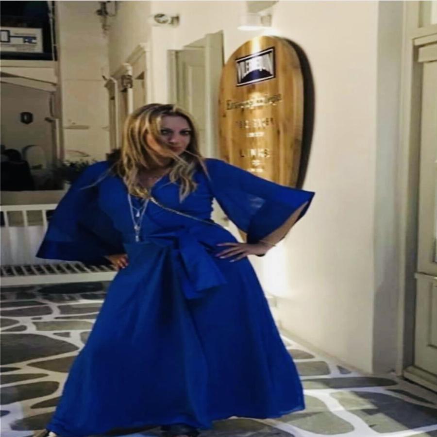 Ελληνίδα έγινε γιαγιά στα 33 και συμβουλεύει: «Μην παντρεύεστε νέες. Σπουδάστε, ζήστε, δουλέψτε»