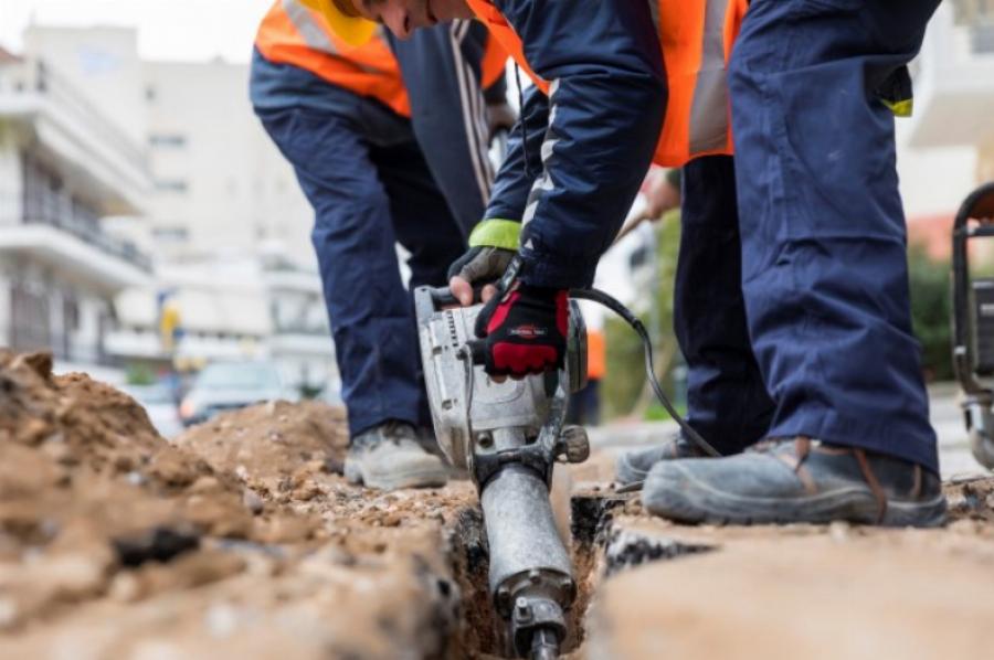 Θεσσαλονίκη: Απίστευτο περιστατικό – Γύρω από ένα παρκαρισμένο αυτοκίνητο έχουν κόψει το δρόμο