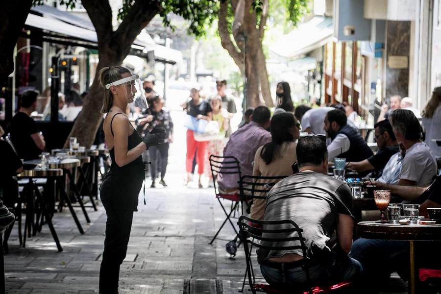 Aδιανόητη καταγγελία: Εργοδότης στην Θεσσαλονίκη τραμπούκισε σερβιτόρα για φιλοδώρημα 1 ευρώ