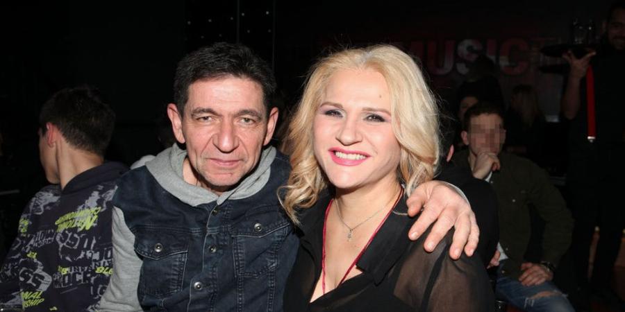 Γεράσιμος Σκιαδαρέσης – Μπέσυ Μάλφα: Οι πανέμορφες δίδυμες κόρες του και το τραγούδι τους στο tik tok που έγινε viral