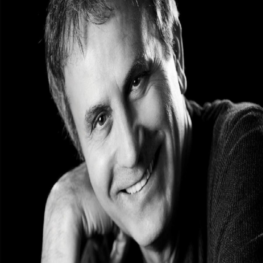 Γιώργος Νταλάρας: Η απουσία του πατέρα του, η δουλειά από τα 7, το αληθινό του όνομα και η καρμική γνωριμία με τη γυναίκα του