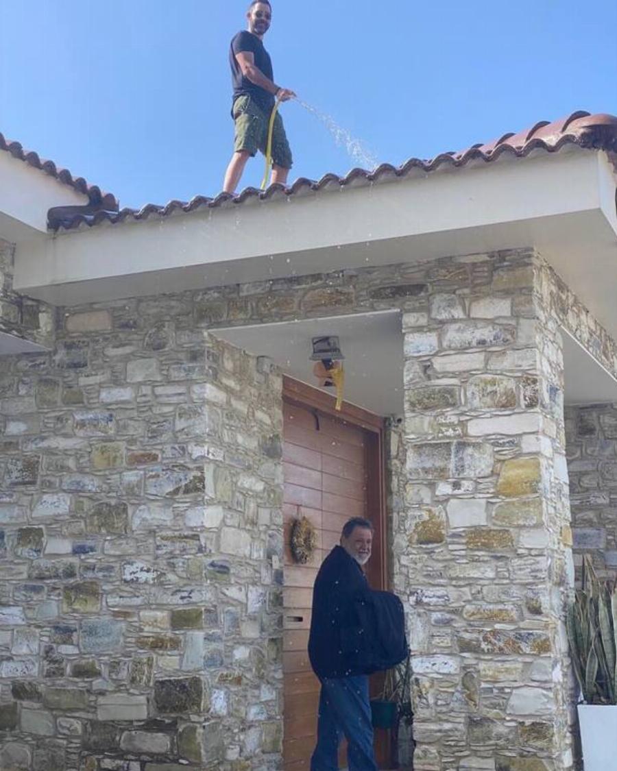 Περνάει υπέροχα: Διάλειμμα από τη Γη της Ελιάς για το Γιώργο Παρτσαλάκη και Πάσχα στην Κρήτη