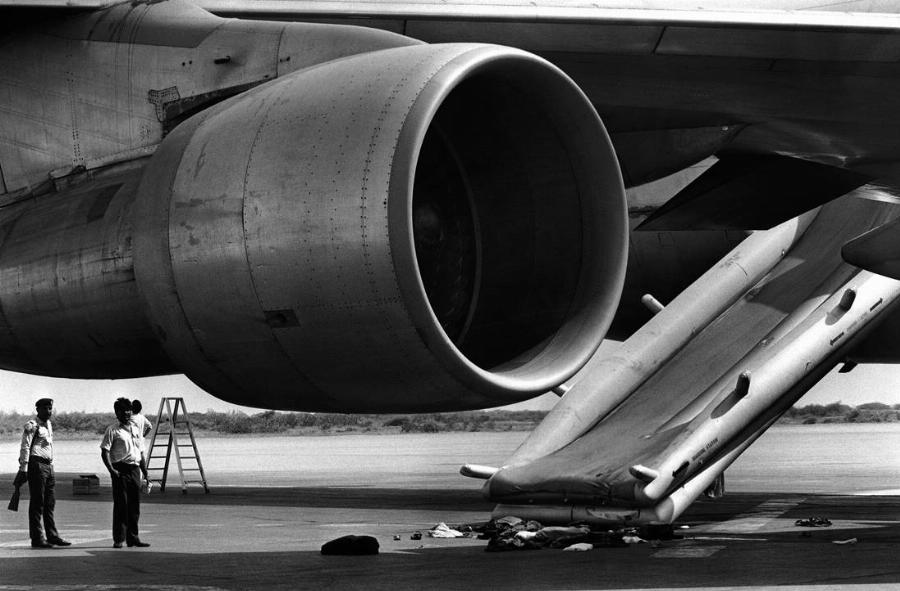 Ηρωίδα αεροσυνοδός: Έσωσε 380 επιβάτες από τρομοκράτες, θυσιάζοντας την ίδια της την ζωή