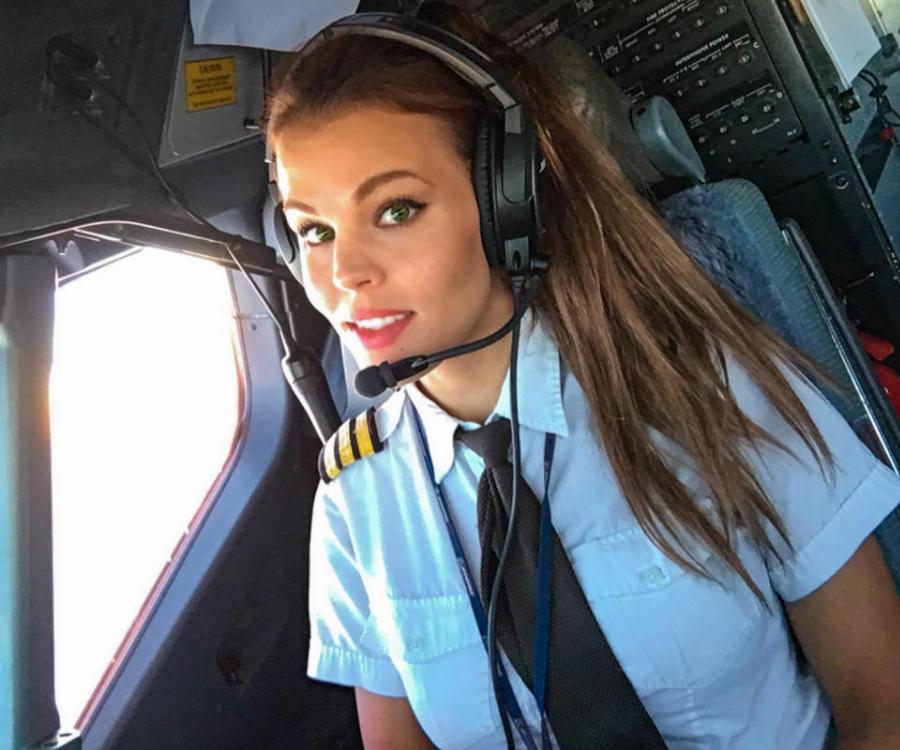 Γυναίκα πιλότος: Η γοητευτική γυναίκα που το πρωί είναι πιλότος και το βράδυ σταρ του instagram