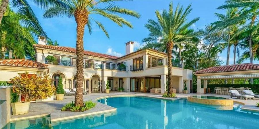 Τζένιφερ Λόπεζ: Από τα φτωχικά παιδικά χρόνια στις επαύλεις των εκατομμυρίων δολαρίων