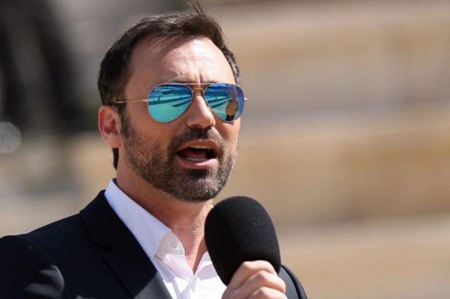 Γιώργος Καπουτζίδης: «Ως γκέι έχω βιώσει έρωτες ωραίους, σχέσεις, χωρισμούς αλλά δεν μπορώ να τα διηγηθώ»