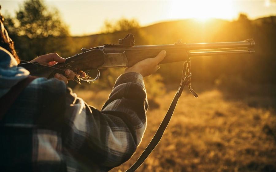 Τραγωδία στην Θεσσαλονίκη: Καραμπίνα εκπυρσοκρότησε καθώς την έδειχνε στον φίλο του – Οι γιατροί έδωσαν μάχη επί 90 λεπτά να τον κρατήσουν στη ζωή