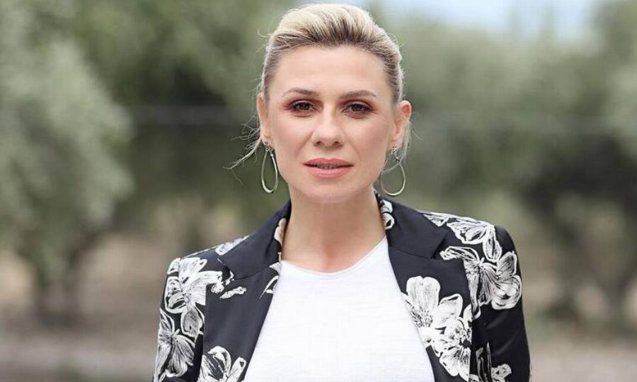 Υπέροχο σαλόνι και μεγάλη κουζίνα: Το σπίτι όπου μένει η Κατερίνα Καραβάτου με τα παιδιά της