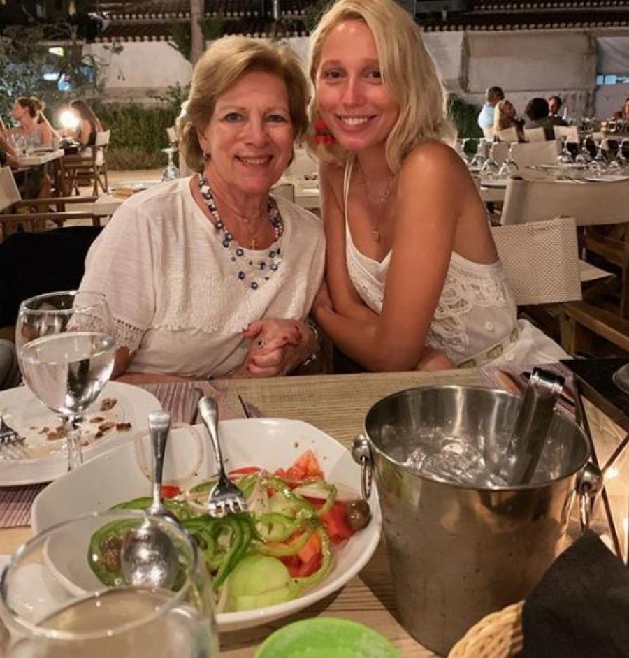 Κωνσταντίνος Β’: Ο αιφνίδιος θάνατος του πατέρα του, η βασιλεία στα 24, ο λαμπερός γάμος και το τούνελ που οδηγούσε τη Βουγιουκλάκη στο παλάτι