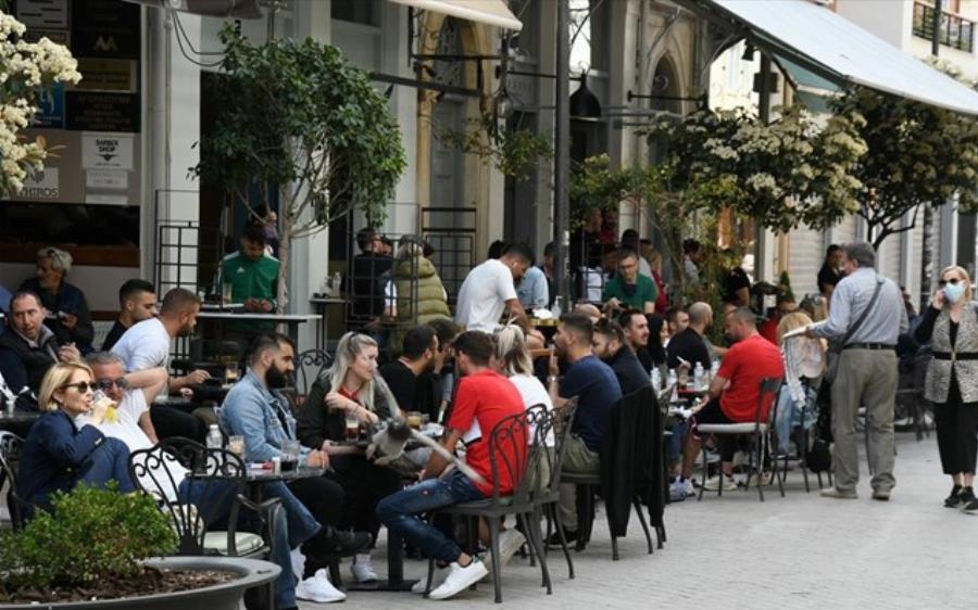 Αλλαγές για τους ανεμβολίαστους: Τέλος τα rapid test για καφέ, μπαρ, εστίαση – Τα μέτρα που μένουν