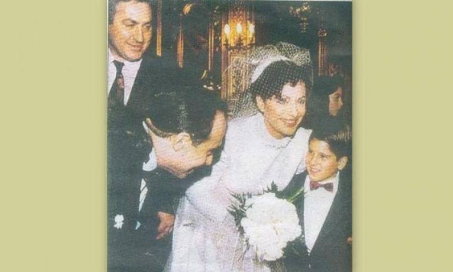 Χάρις Αλεξίου: Το παραμυθένιο νυφικό, ο λαμπερός γάμος και οι αδημοσίευτες εικόνες από τον 2ο γάμο και ο γοητευτικός γιος της