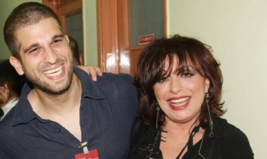 Χάρις Αλεξίου: Το παραμυθένιο νυφικό, ο λαμπερός γάμος και οι αδημοσίευτες εικόνες από τον 2ο γάμο και ο γοητευτικός γιος της