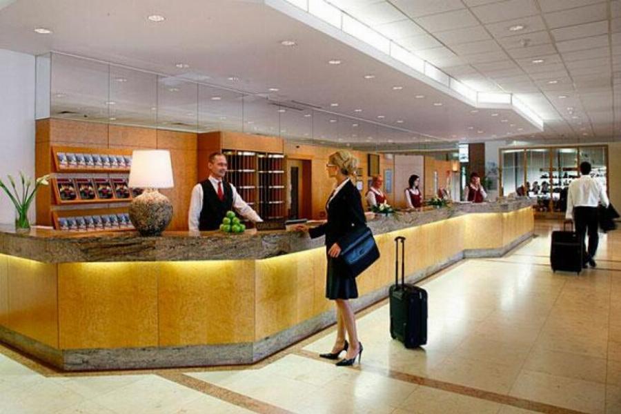 Εργαζόμενοι από ξενοδοχεία και εστιατόρια έφυγαν για δουλειά σε οικοδομές