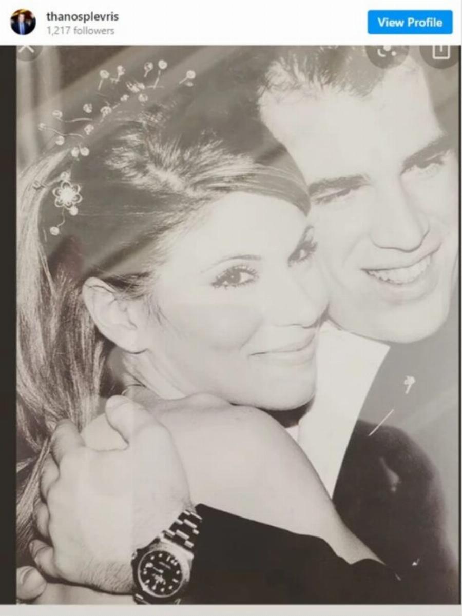 Θάνος Πλεύρης: Η γοητευτική σύζυγός του, Λένα Παπαθεολόγου, κλέβει τις εντυπώσεις σε κάθε εμφάνιση