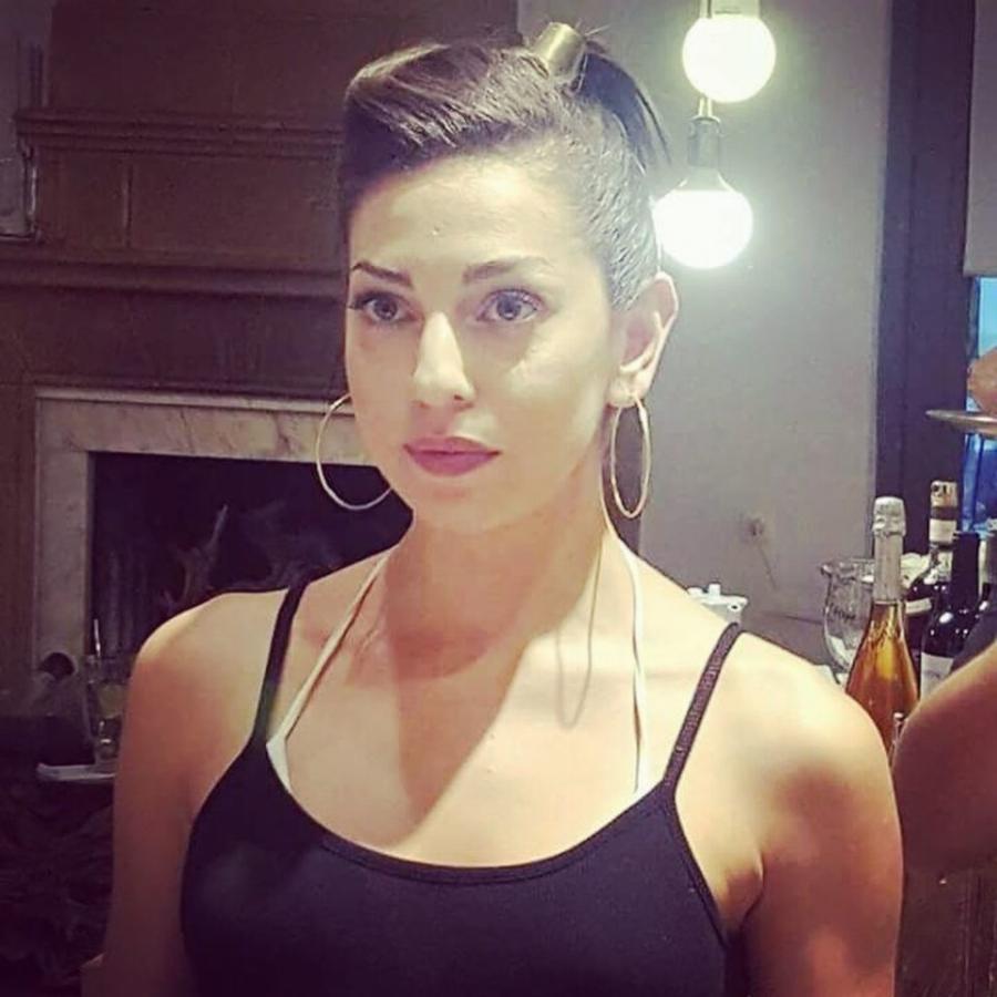 Μπέτυ Λιβανού: Η συνάντηση με τον πατέρα της στα 12, η ενασχόληση με το μόντελιγκ, η σχέση με τη δημοσιότητα και οι πανέμορφες κόρες