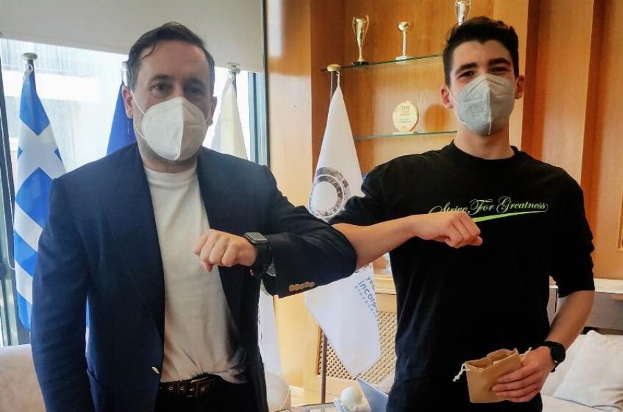 Πανελλήνια διάκριση για μαθητή από την Αλεξανδρούπολη που αναχωρεί για Η.Π.Α.