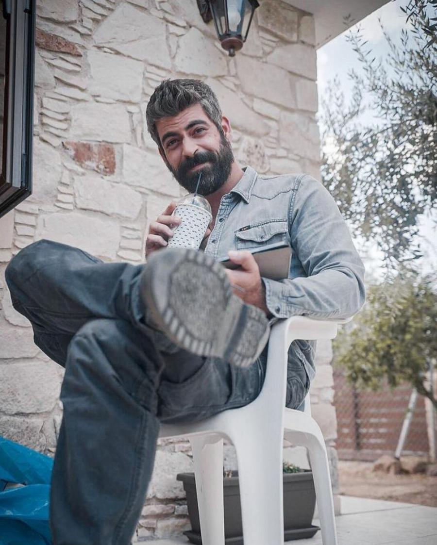 Τζόυς Ευείδη: Τον περνάει 29 χρόνια – Αυτός είναι ο σύντροφος της που παίζει στη «Γη της Ελιάς»