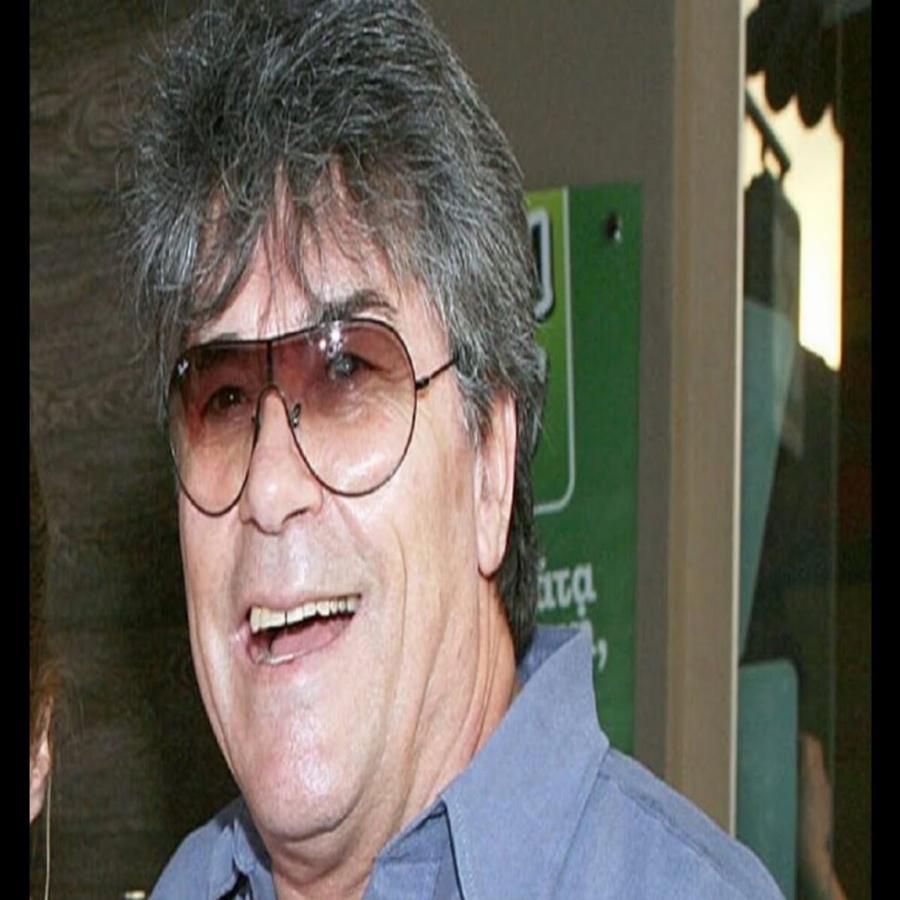 Πάνος Μιχαλόπουλος: Ο ζεν πρεμιέ των 70, ο λαμπερός γάμος με τη Ρούλα Κορομηλά, η απόσυρση και η ζωή στα κτήματα στη Μεσσηνία