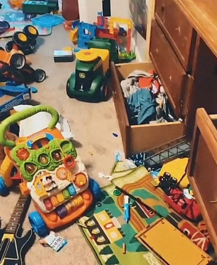 Ο 2χρονος γιος της αρνήθηκε να συμμαζέψει τα παιχνίδια του και η μητέρα τα πέταξε όλα στα σκουπίδια