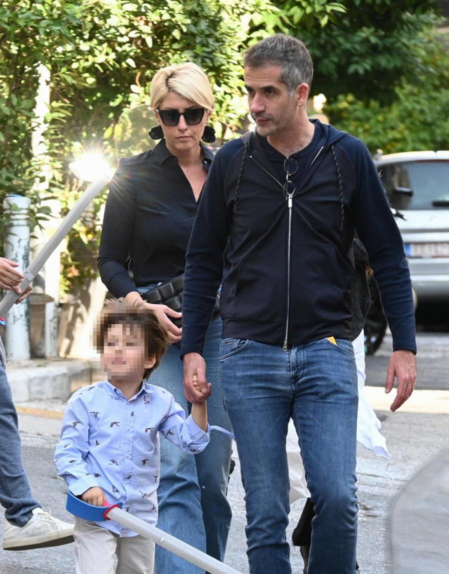 Σία Κοσιώνη και Κώστας Μπακογιάννη: Γεμάτο πίνακες και βιβλία το σπίτι τους – Η ολόλευκη σπιταρόνα της και οι οικογενειακές φωτογραφίες