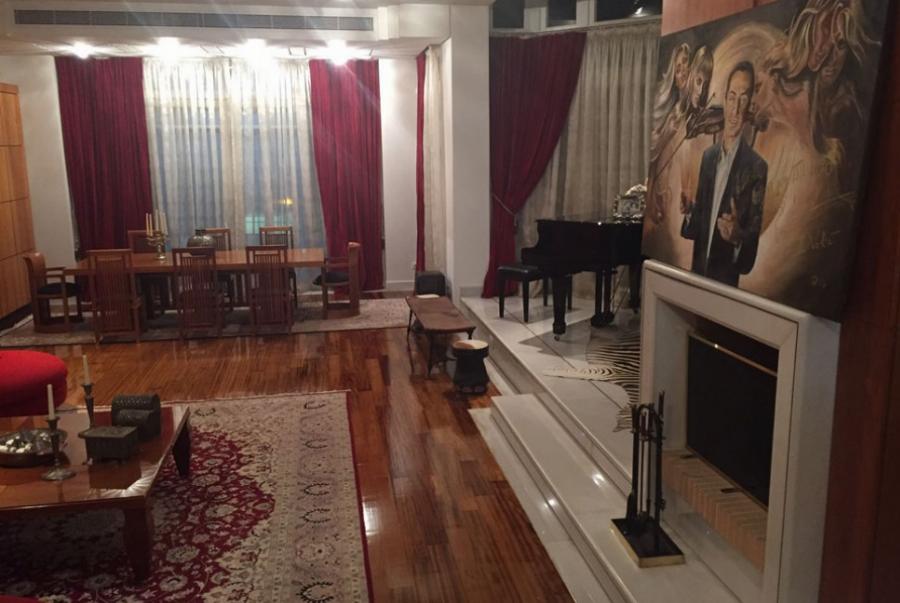 Μοιάζει με παλάτι: Το σπίτι του Λευτέρη Πανταζή – Το έχτισε όπως το ονειρεύτηκε