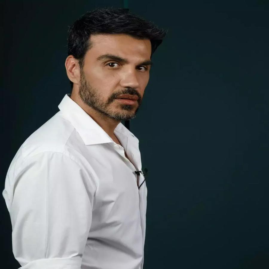 Παντελής Tουτουντζής: «Με τον σύντροφό μου απευθυνθήκαμε σε παρένθετη μητέρα και κάναμε τα παιδιά μας»