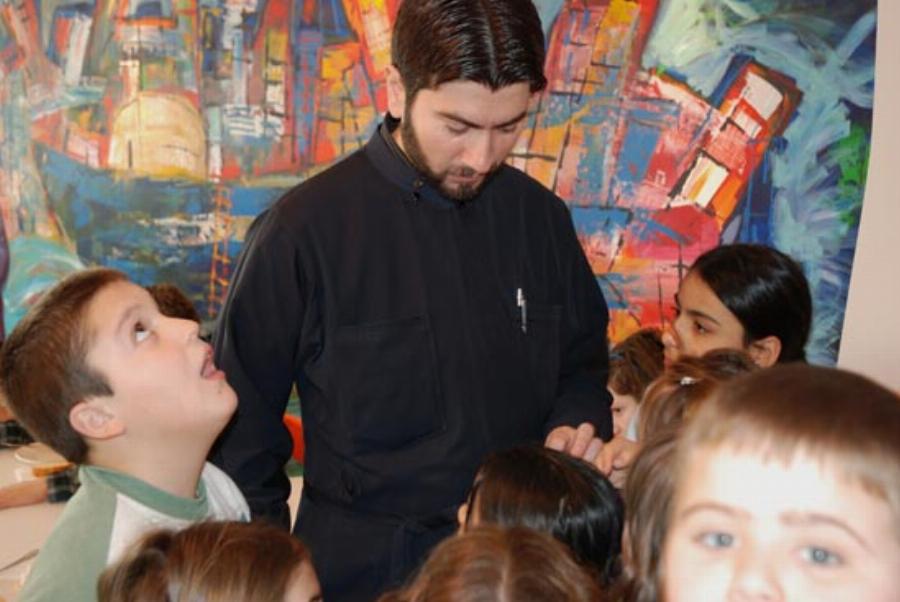 Πάτερ Αντώνιος: Ο παπάς που άλλαξε τον κόσμο